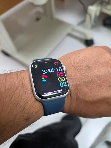 Apple Watch Series 9 (44mm) - Good Condition