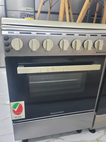 Used freestanding oven with gas burners 60%90 good working condition Like new