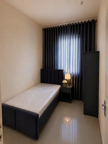 FURNISHED PARTITION ROOM