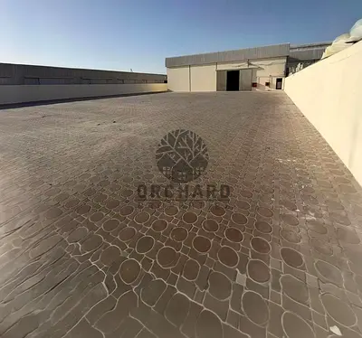 ساحة مفتوحة بمساحة 20000 قدم مربع مع مستودع / مستودع بمساحة 4000 قدم مربع / طاقة عالية / موقع متميز / أرضيات متداخلة بالكامل / الإيجار 400000 درهم / ا