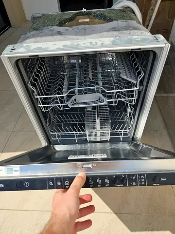 Siemens iQ300 fully integrated (built in) dishwasher SN66D010GC