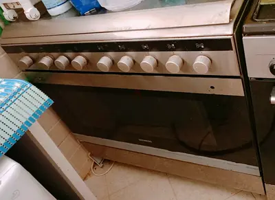 Siemens freestanding gas oven with 5 burners - used