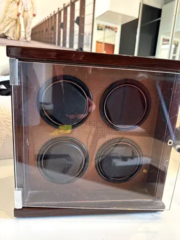 Watches winder in perfect condition for give away price