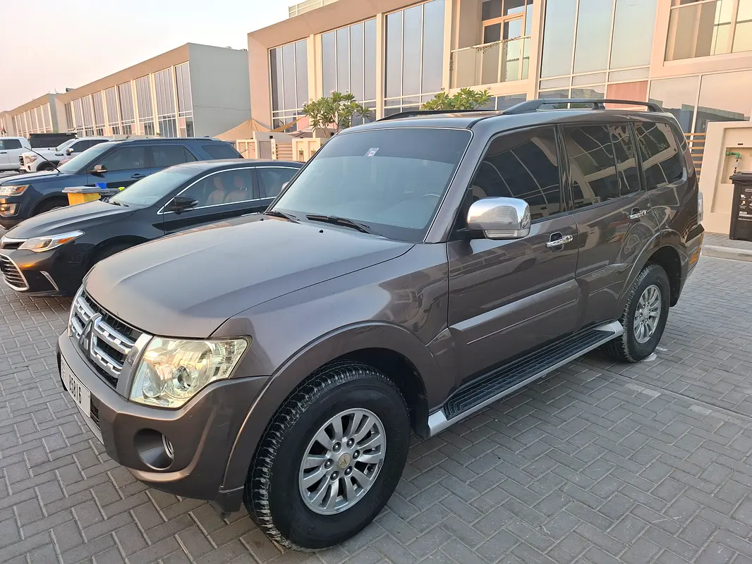Mitsubishi Pajero 2014 — photo 1 of 12
