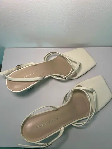 Shoes size 39