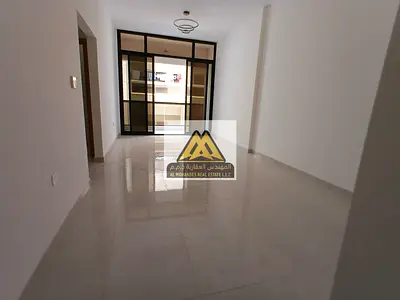 غرفتان نوم وصالة 3 حمامات غرفة خادمة بلكونة كبيرة بإطلالة مفتوحة خزائن حائط أول ساكن تشطيبات راقية مساحات واسعة موقع مميز على الشارع الرئيسي