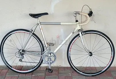 Vintage Almunium road bike - 700c, drop bars, 10-speed