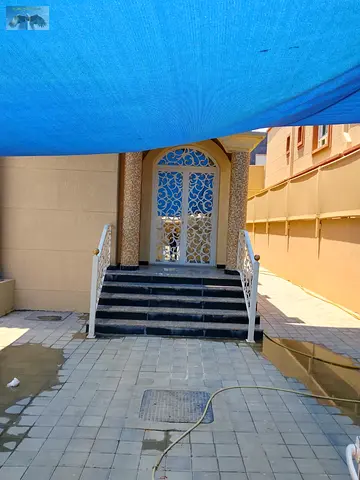 للإيجارالسنوي بعجمان فيلا فاخرة في المويهات خمس غرف ماستر مجلس مستقل وصالة سبع حمامات مطبخ واسع غرفة خادمة جاهزة للسكن الفوري