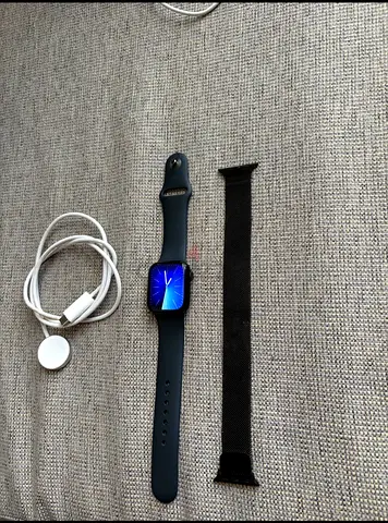 Apple Watch 9 / Battery 98%