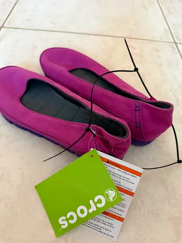 Women’s Crocs shoes brand new 60% Off