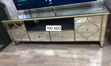 طاولة تلفزيون زجاجية