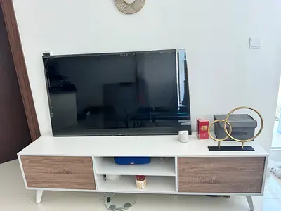 White TV Unit with Wood-Effect stowage - Good Condition