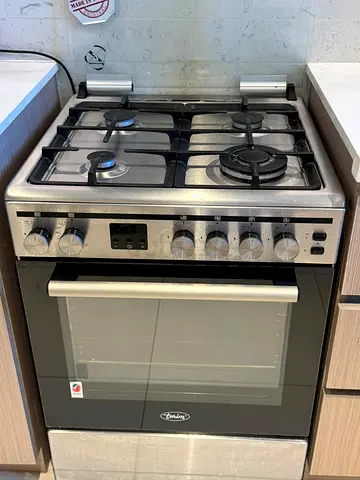 Used freestanding gas cooker with oven - good condition