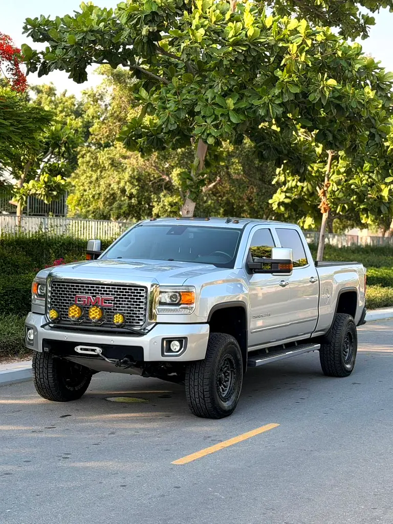 GMC Sierra 2019 — photo 1 of 19