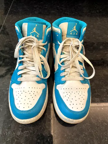 Used Air Jordan 1 Mid “University Blue Size 7.5 US