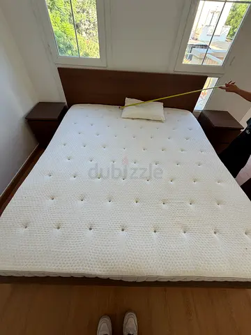 King Size bed frame + mattress  / Queen Dark wood 4-drawers/ 2 bedside table
