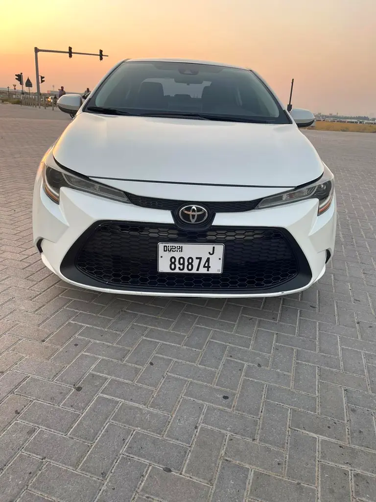 Toyota Corolla 2021 — photo 1 of 13