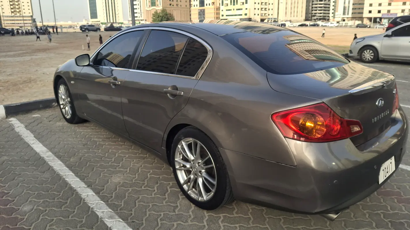 Infiniti G25 2014 — photo 1 of 10