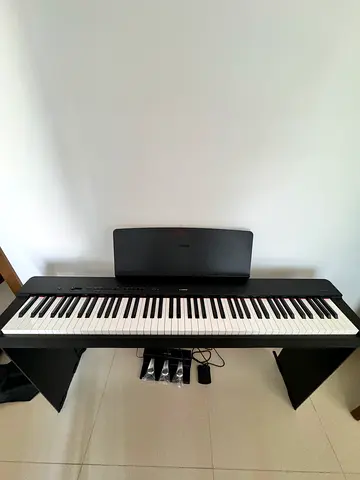 Yamaha P-225B 88-key digital piano setup 🎹