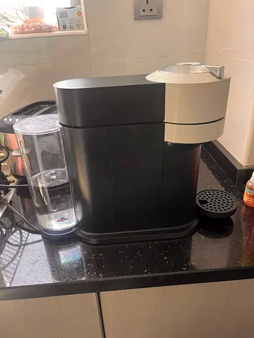 Nespresso Vertuo Machine - Compact capsule coffee machine with water tank — lightly used