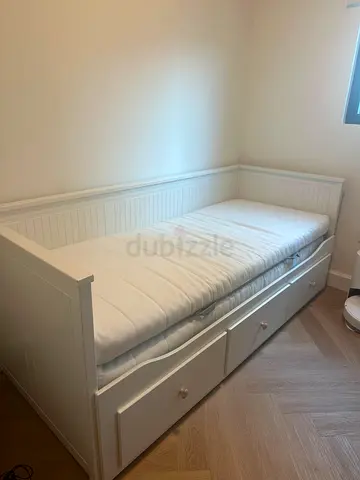 White Daybed with Storage Drawers - Single/Guest Bed