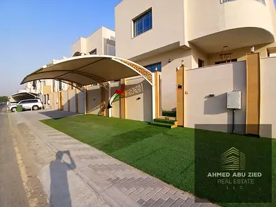 فرصة استثنائية للسكن في فيلا راقية بتصميم عصري ومساحات واسعة، تقع على زاوية مميزة توفر أعلى درجات الخصوصية والتهوية والإضاءة الطبيعية الرائعه والمميزه