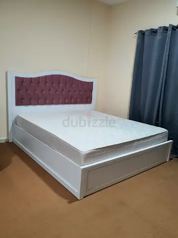 Queen size Bed with Mattress size 180x200