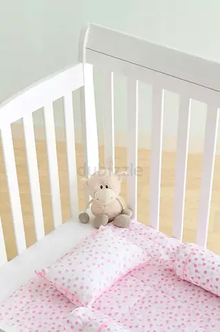 White Baby Crib with adjustable height and door- excelleent Condition