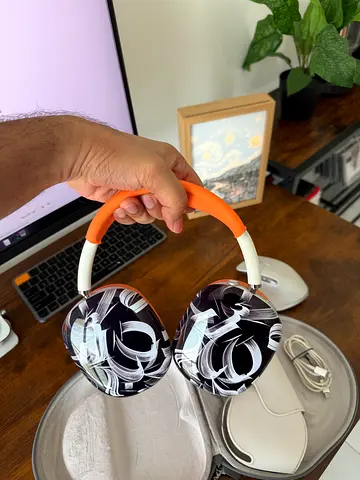 Apple AirPods Max (White) with accessories - Good Condition
