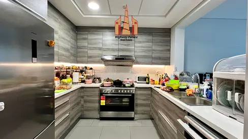 THE END CORNER UNIT|| UPGRADED WOODEN FLOOR|| ALL AMENITIES