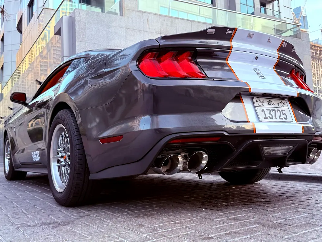 Ford Mustang 2020 — photo 1 of 19