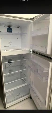 Spacious Top-Freezer Refrigerator in Good Condition - 2 Doors