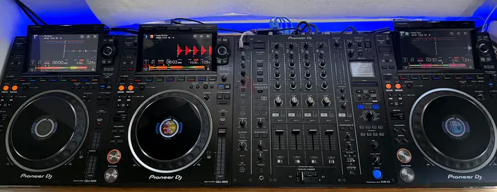 Pioneer 3xCDJ 3000 + A9 Mixer