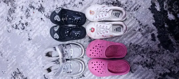 Girls shoes size 24 26