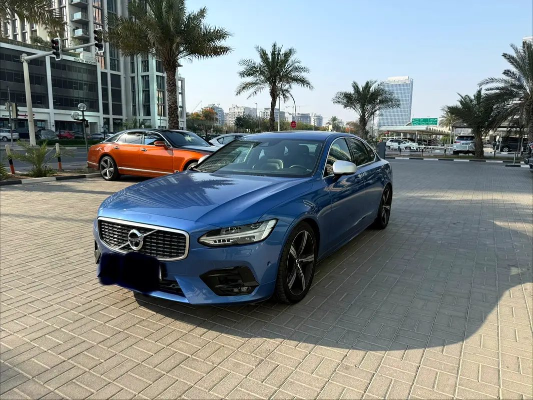 Volvo S90 2019 — photo 1 of 10