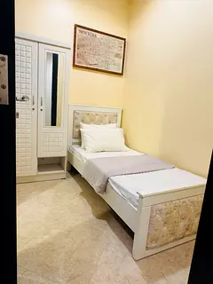 Single lady Room Availabile with Attached Washroom