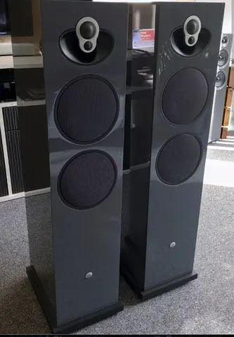 Pair of Linn. Majik black floor-standing tower speakers - excellent condition