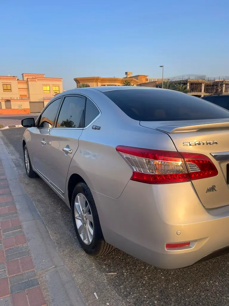 Nissan Sentra 2019 — photo 1 of 6