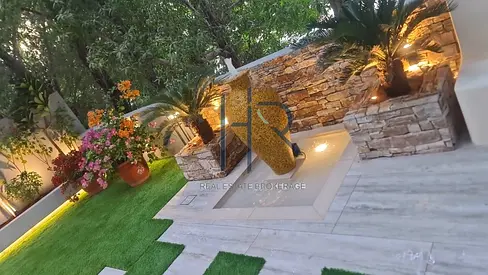 Upgraded | Extended Kitchen 3BR+Maid | Garden