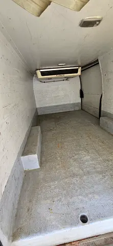2015 Toyota HIACE — миниатюра 17