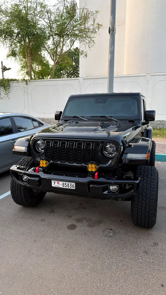 Jeep Wrangler 2025 — photo 1 of 19