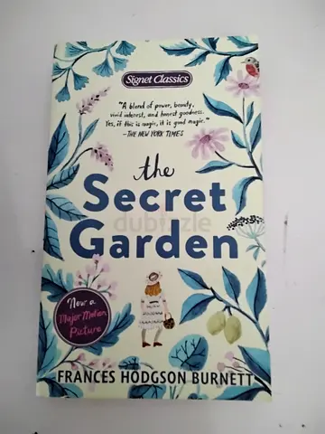 The Secret Garden by Frances Hodgson Burnett (Signet Classics Paperback)