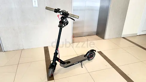 Electric Scooter — Lightweight Commuter e-Scooter in Good Condition