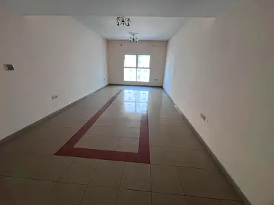 الراشديه 3 عجمان _غرفه ماستر _خزائن بالحائط _باركن فري _تكييف مركزي