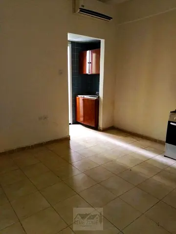 Studio with Balcony | Multiple Cheques