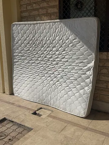 Queen size mattress - used, good condition
