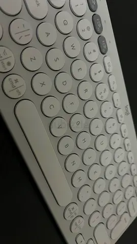 Logitech K380 Wireless Bluetooth Keyboard - White, Lightly Used
