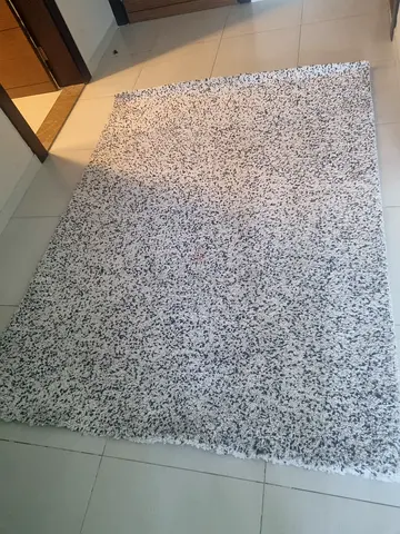 White and grey high pile carpet 220cm×180cm