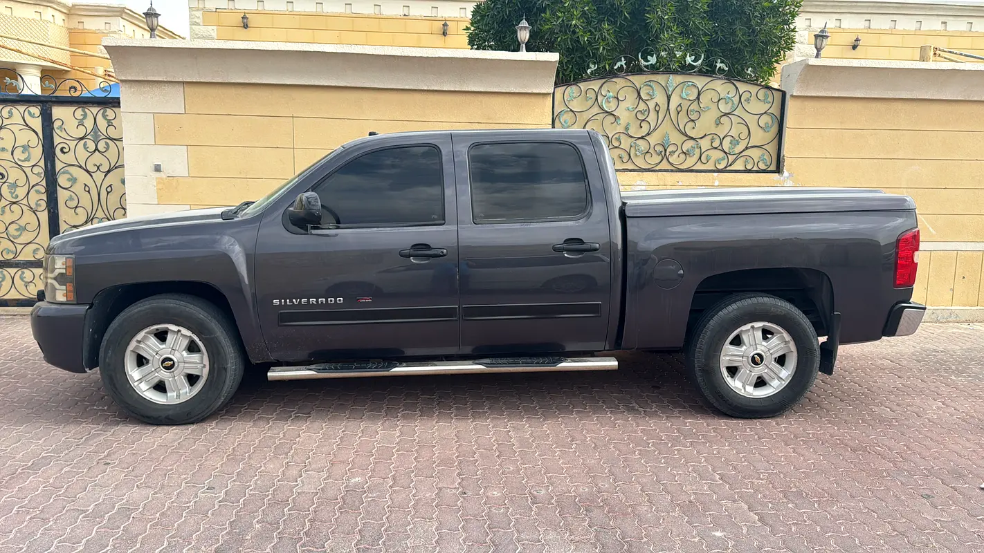 Chevrolet Silverado 3500 HD 2011 — photo 1 of 7