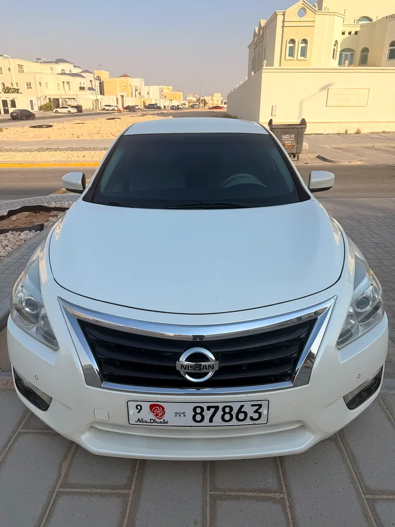 Nissan Altima 2015 — photo 1 of 5